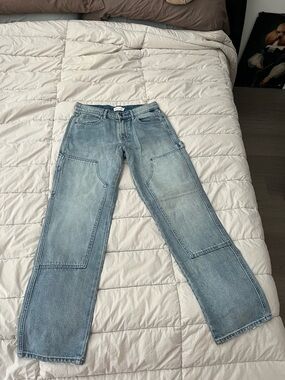 Women’s mid-waisted baggy jeans